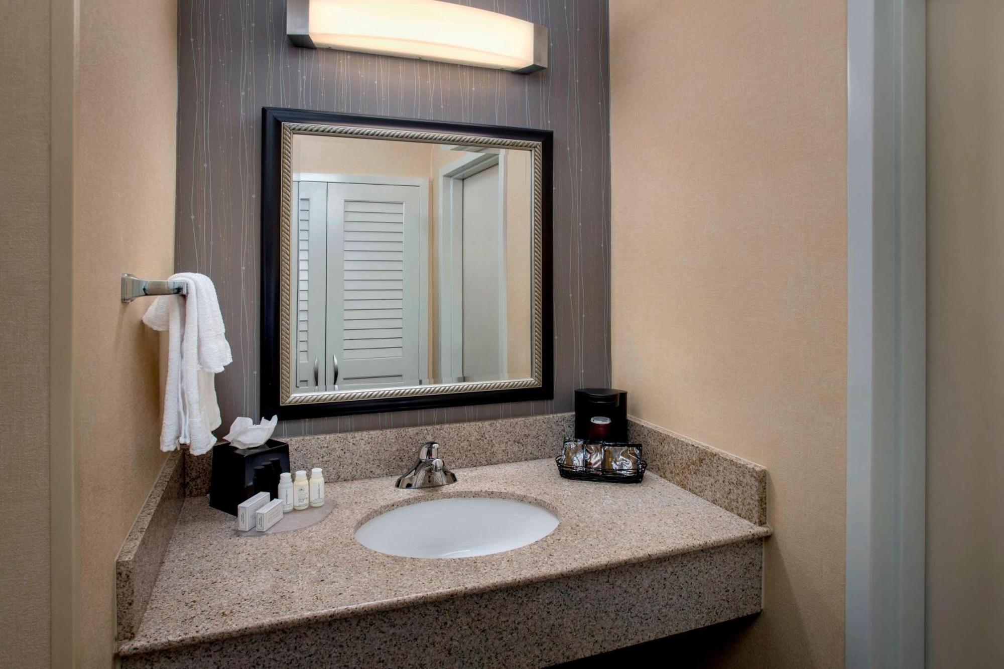 Courtyard By Marriott Boston Andover Exterior photo